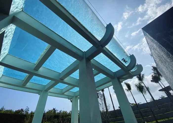 Acrylic Pool Wall Installation