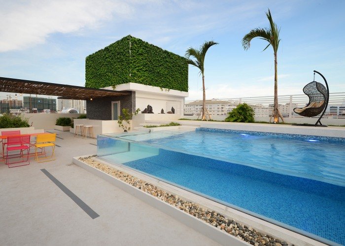glass walled pool safe