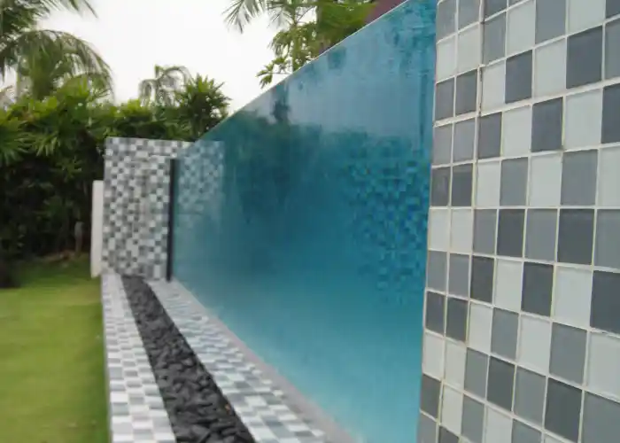 geometric pool cleaning