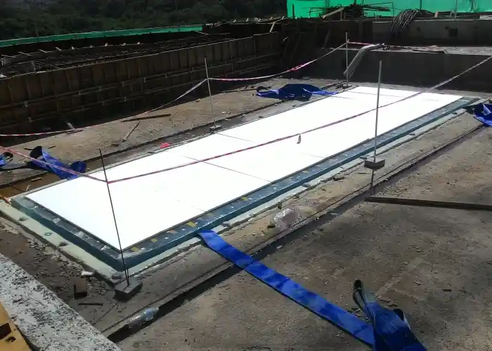 Glass pools installation