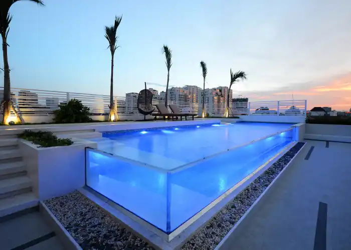 glass wall swimming pool