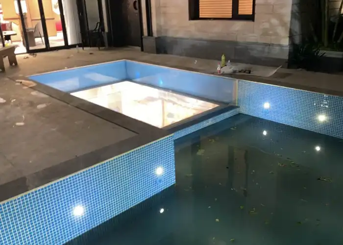 underwater pool window