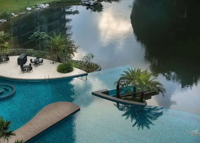 glass wall swimming pool