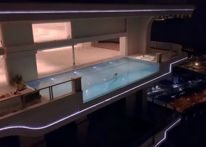 See-through pool design